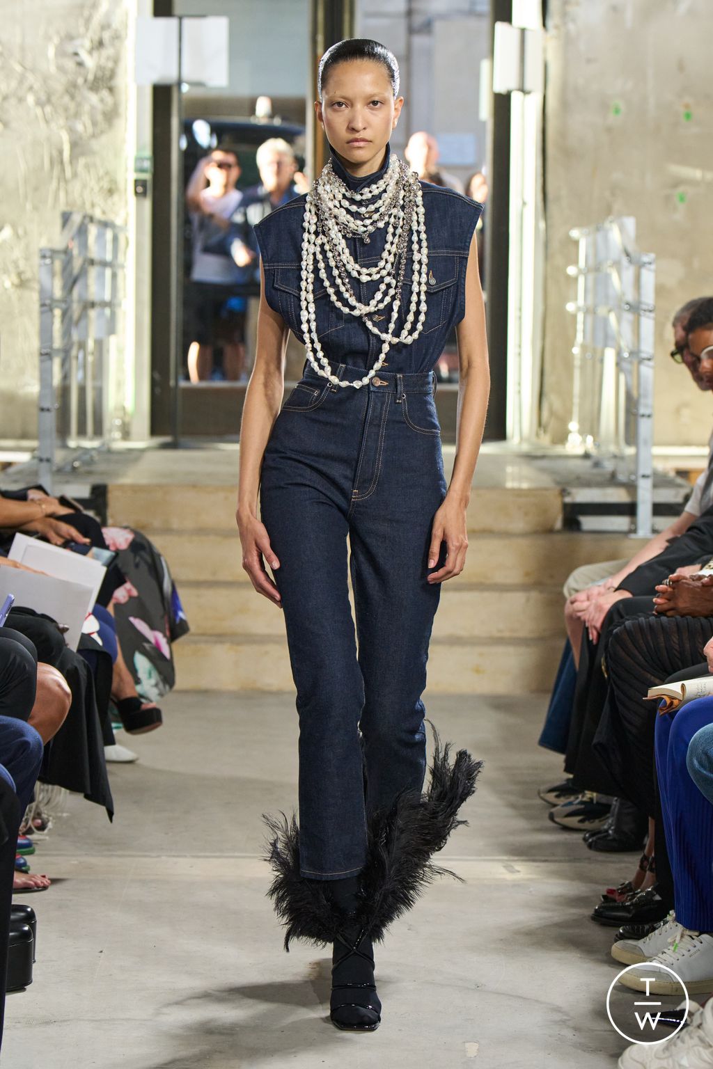 Fashion Week Paris Spring/Summer 2023 look 20 from the Alaïa collection womenswear