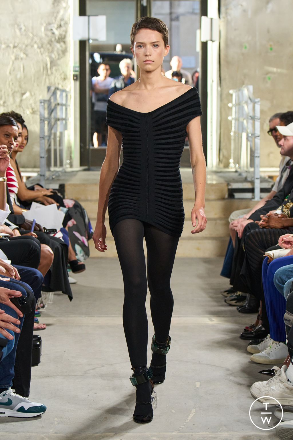 Fashion Week Paris Spring/Summer 2023 look 22 from the Alaïa collection 女装