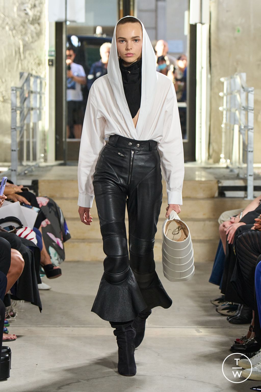Fashion Week Paris Spring/Summer 2023 look 25 from the Alaïa collection womenswear