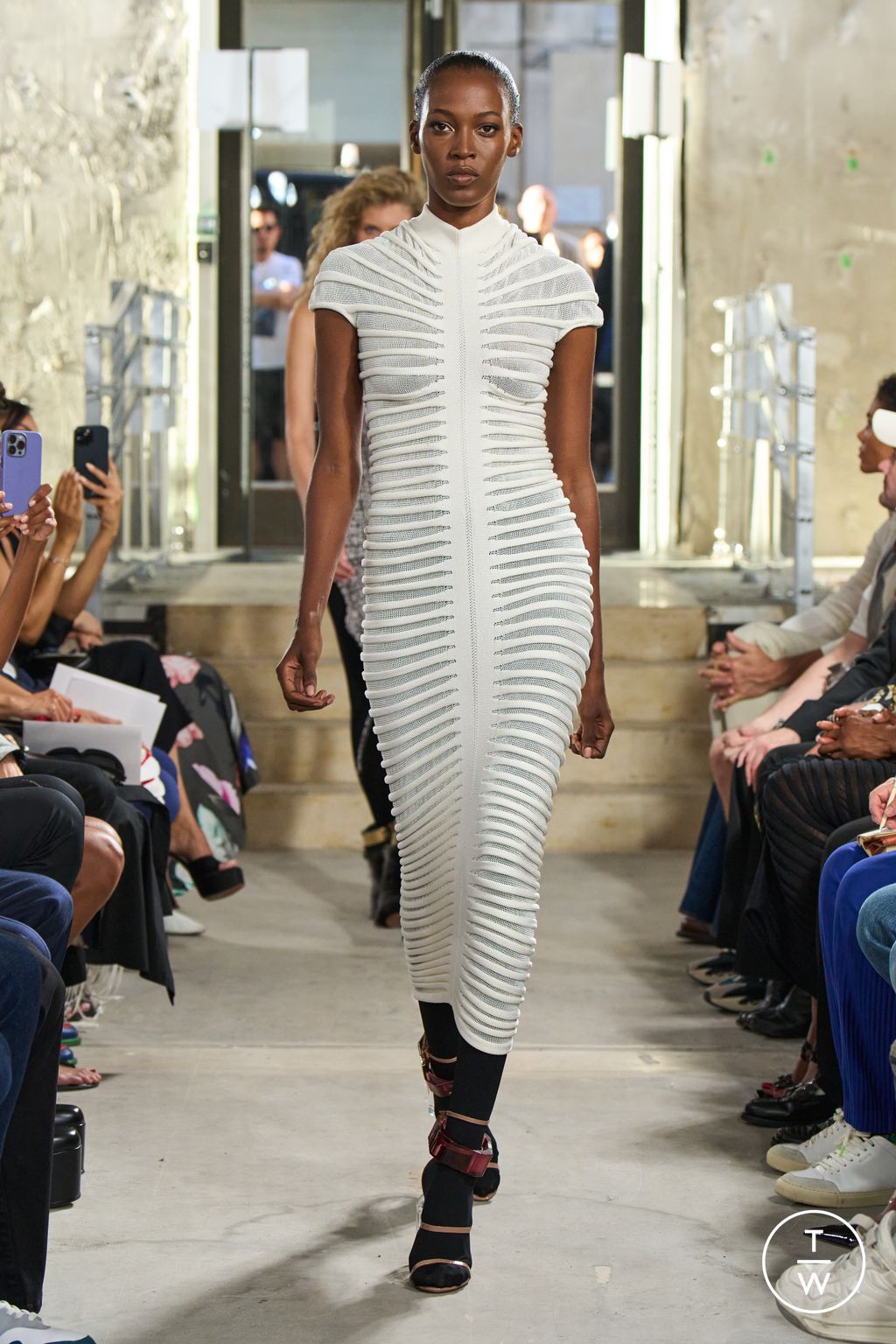 Fashion Week Paris Spring/Summer 2023 look 28 from the Alaïa collection 女装