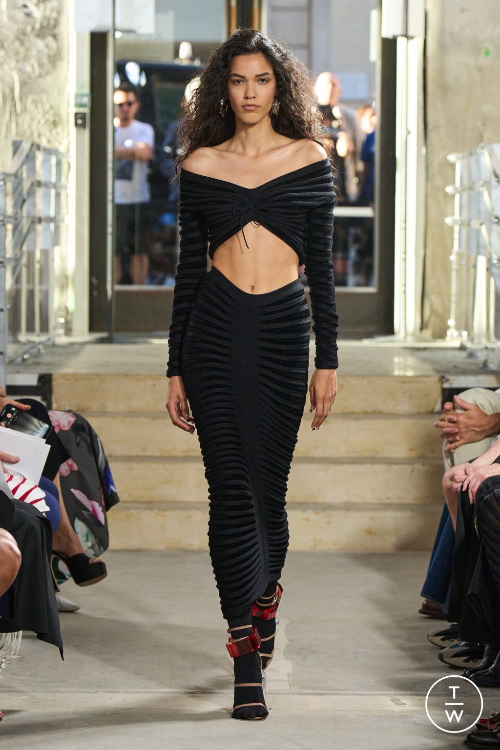 Fashion Week Paris Spring/Summer 2023 look 30 from the Alaïa collection womenswear