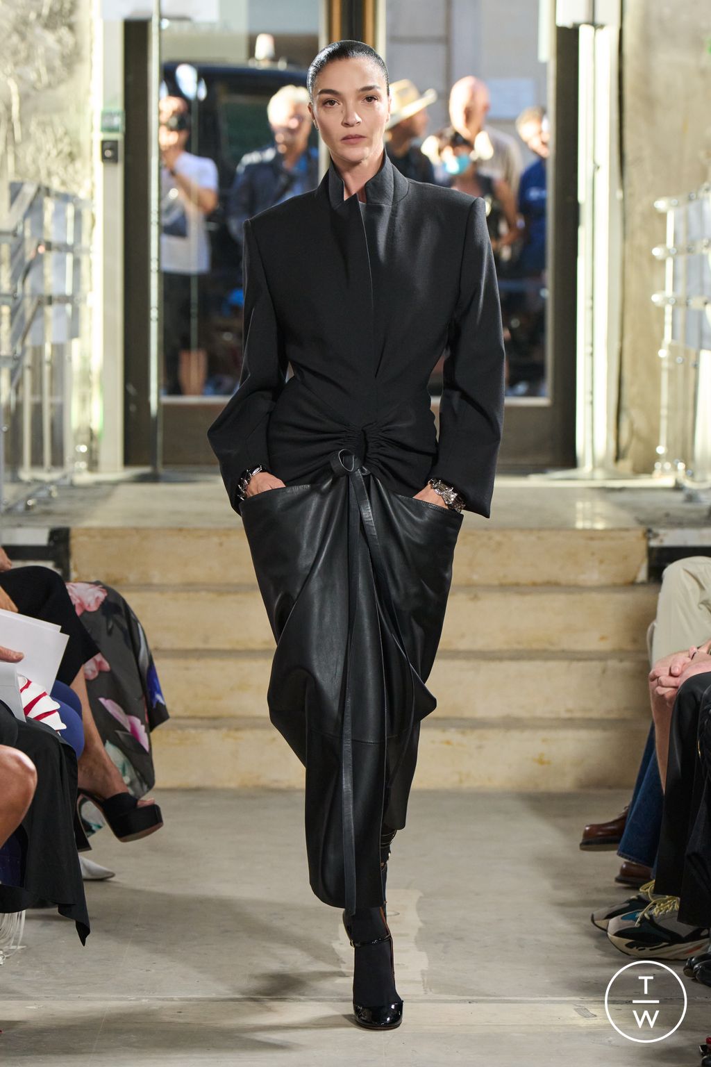 Fashion Week Paris Spring/Summer 2023 look 39 from the Alaïa collection 女装