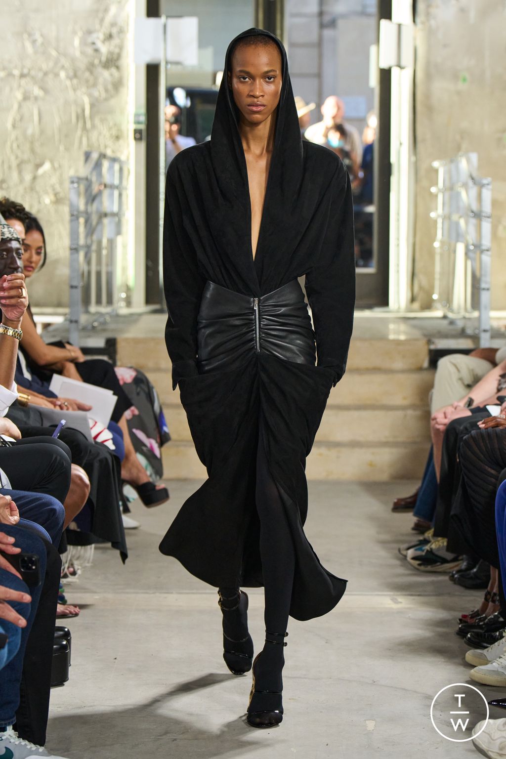 Fashion Week Paris Spring/Summer 2023 look 40 from the Alaïa collection womenswear