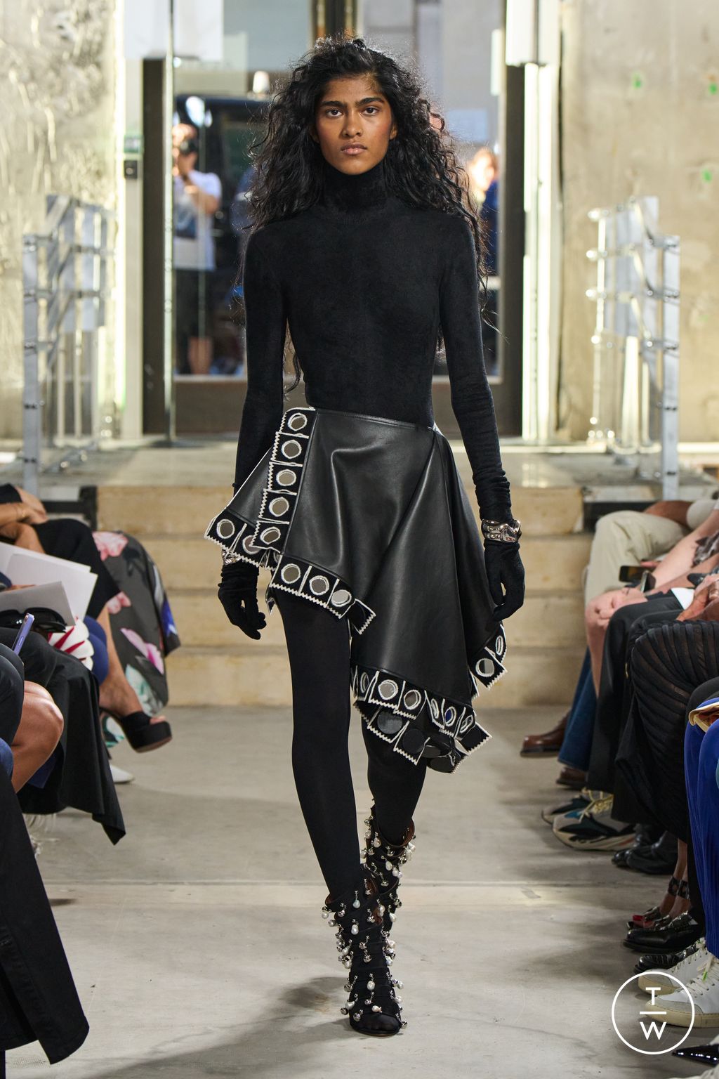 Fashion Week Paris Spring/Summer 2023 look 49 from the Alaïa collection 女装