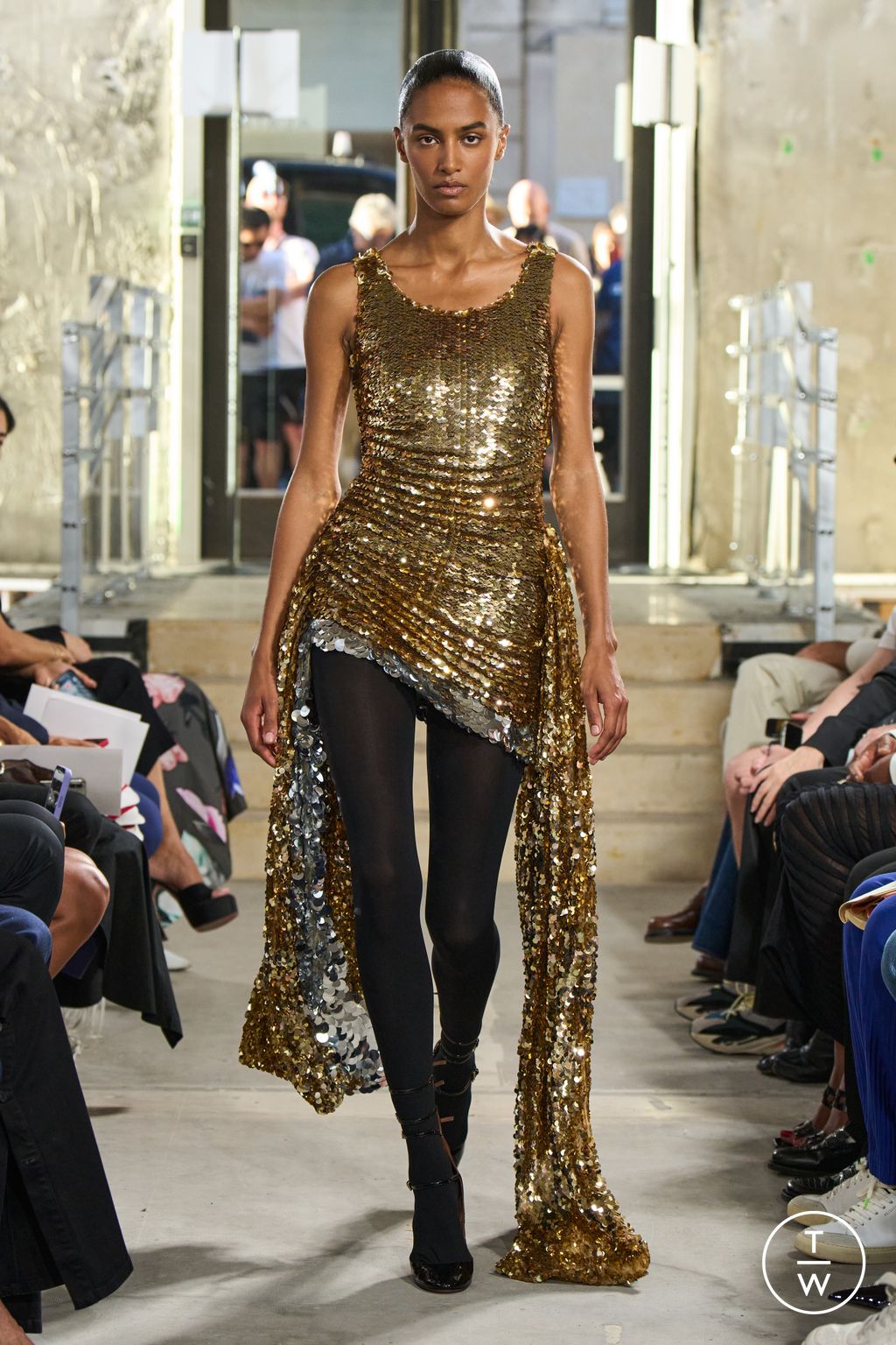 Fashion Week Paris Spring/Summer 2023 look 56 from the Alaïa collection 女装