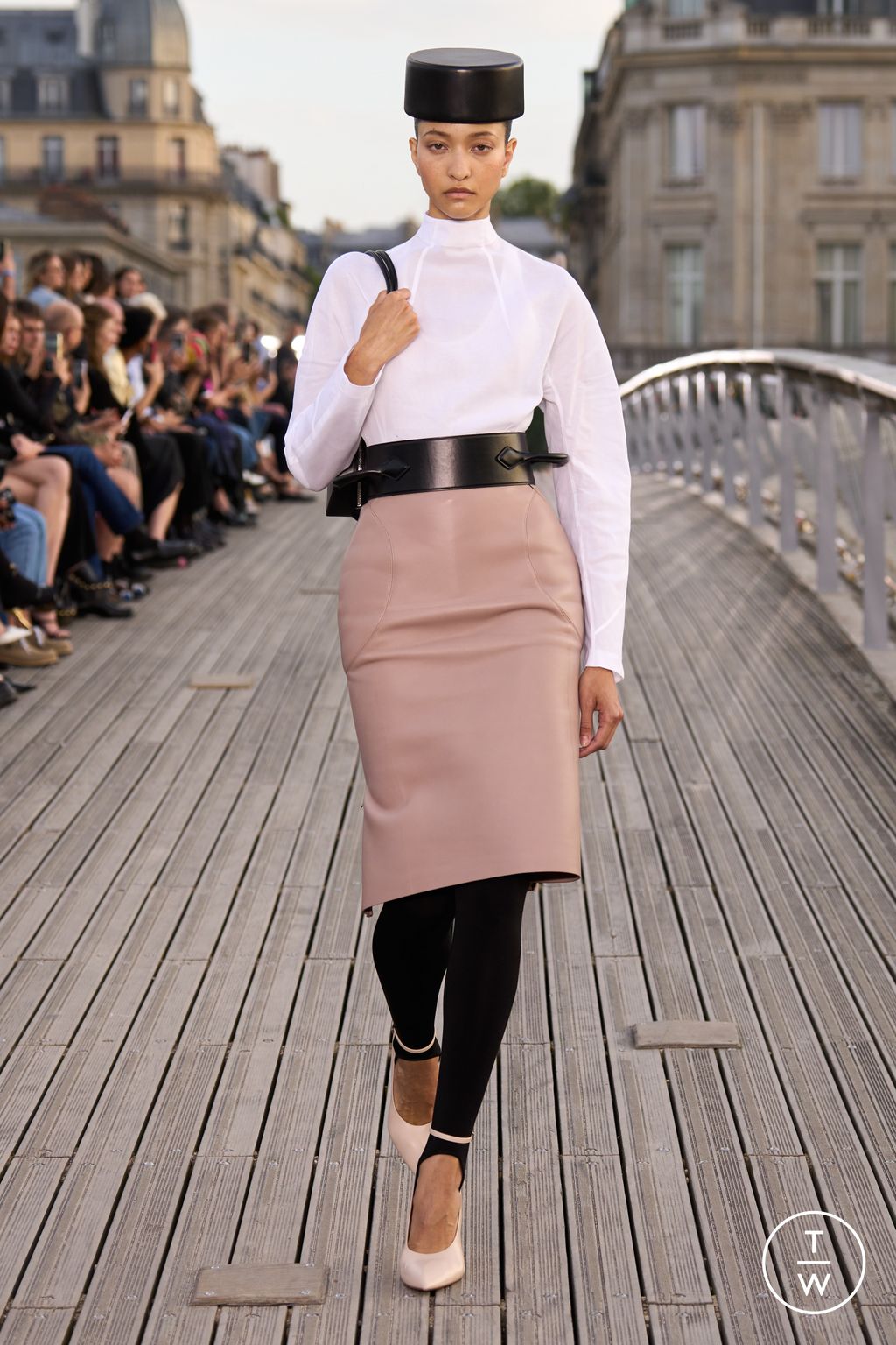 Fashion Week Paris Spring/Summer 2024 look 6 de la collection Alaïa womenswear