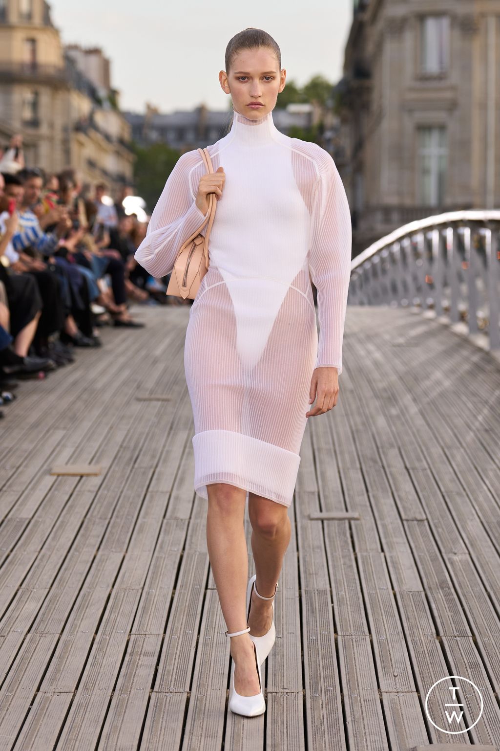 Fashion Week Paris Spring/Summer 2024 look 9 from the Alaïa collection womenswear