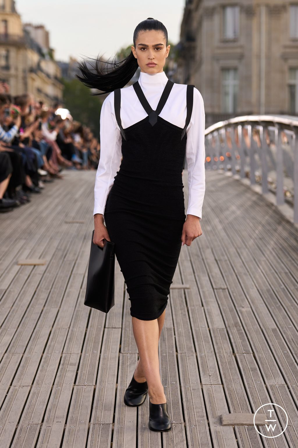 Fashion Week Paris Spring/Summer 2024 look 25 de la collection Alaïa womenswear