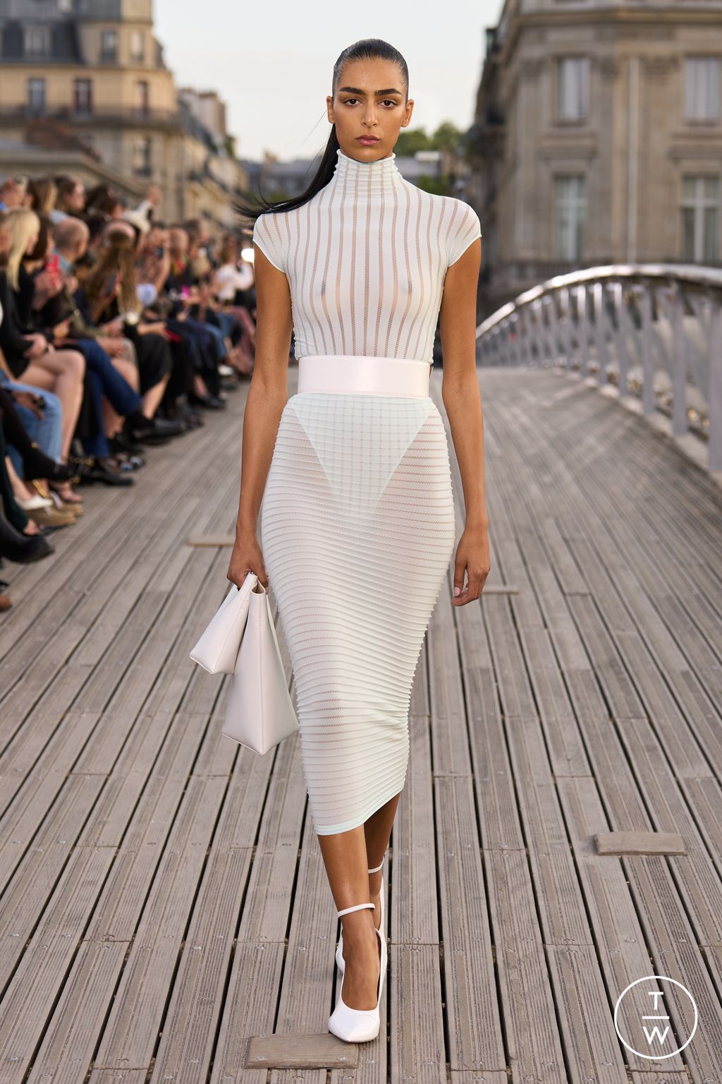 Fashion Week Paris Spring/Summer 2024 look 27 from the Alaïa collection 女装