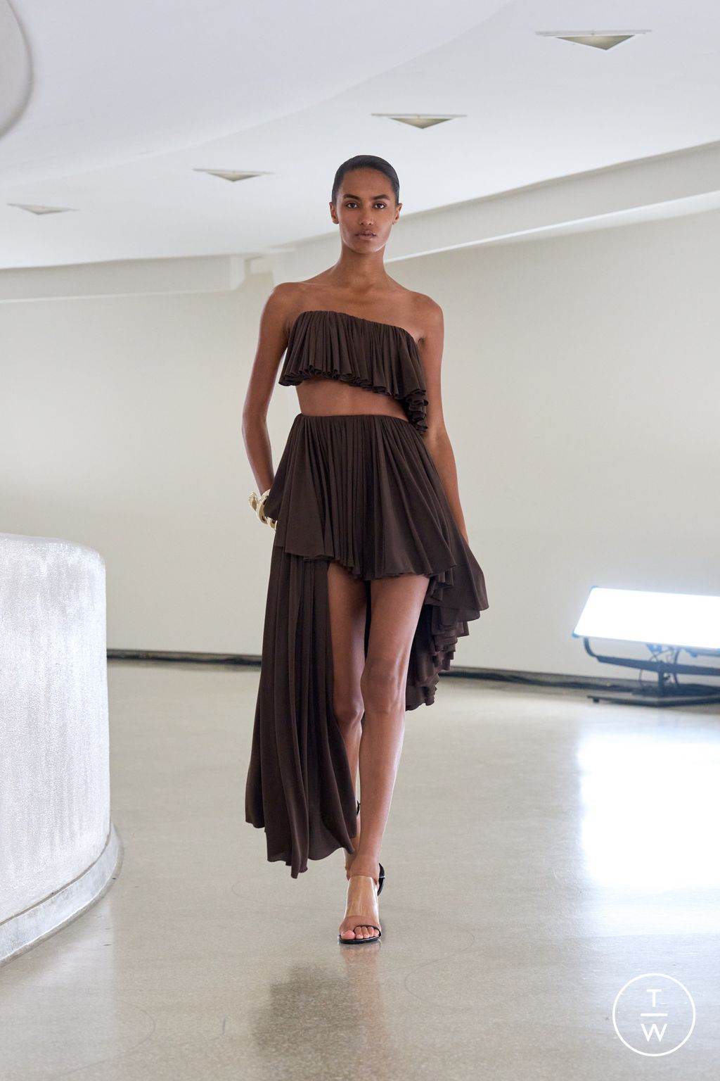 Fashion Week New York Spring-Summer 2025 look 20 from the Alaïa collection womenswear