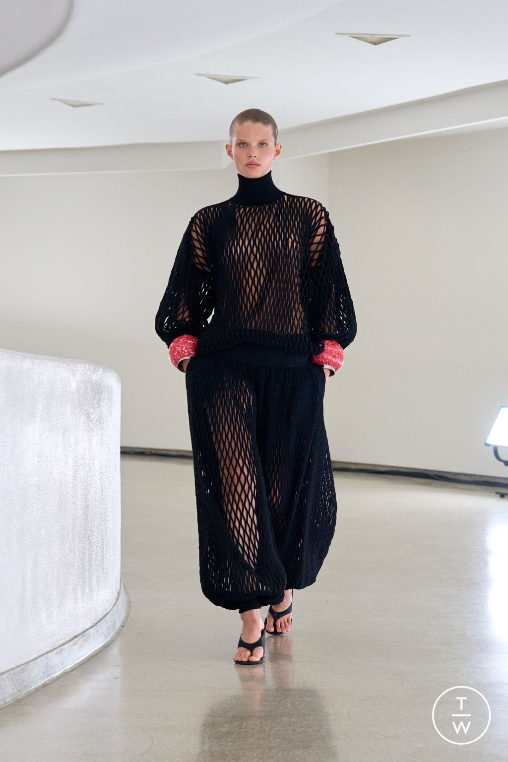 Fashion Week New York Spring-Summer 2025 look 28 from the Alaïa collection womenswear