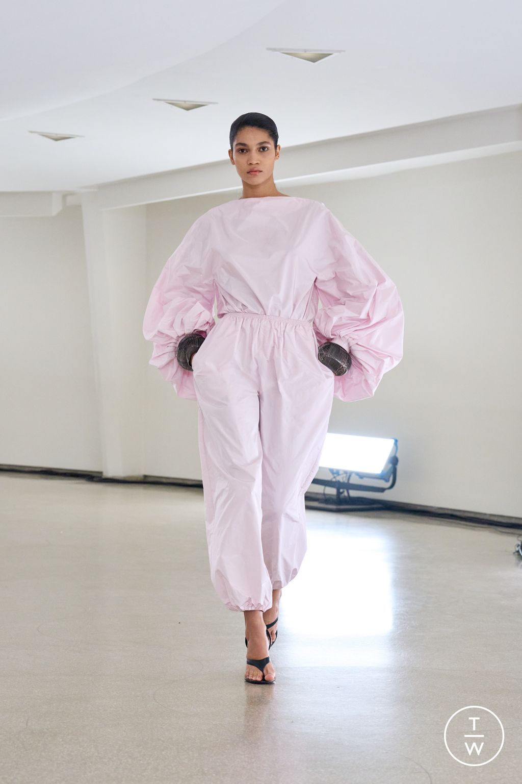 Fashion Week New York Spring-Summer 2025 look 42 from the Alaïa collection womenswear