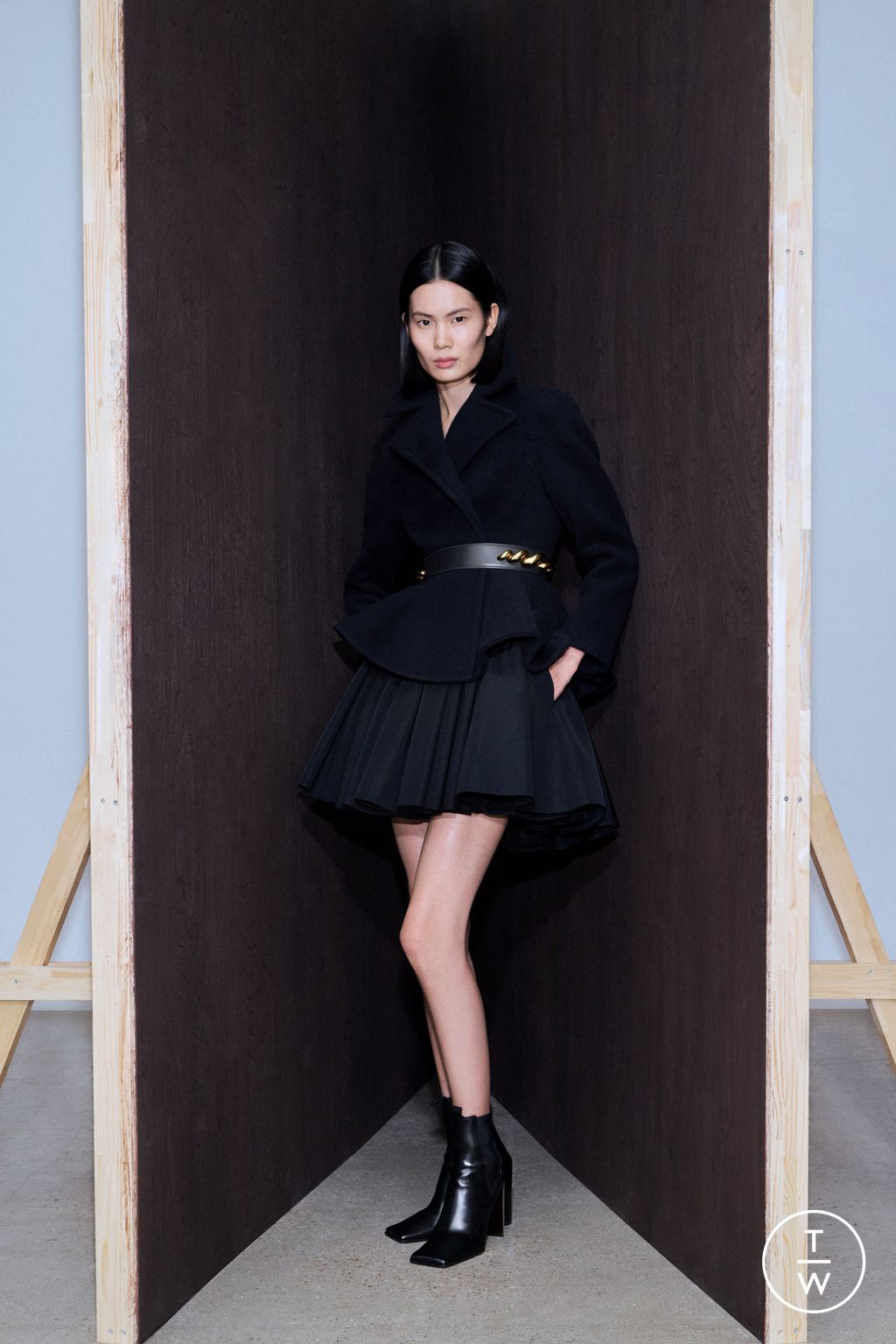Fashion Week Paris Resort 2026 look 20 from the Alaïa collection 女装