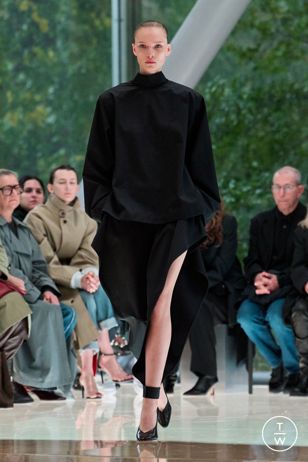 Fashion Week Paris Spring/Summer 2026 look 8 from the Alaïa collection womenswear