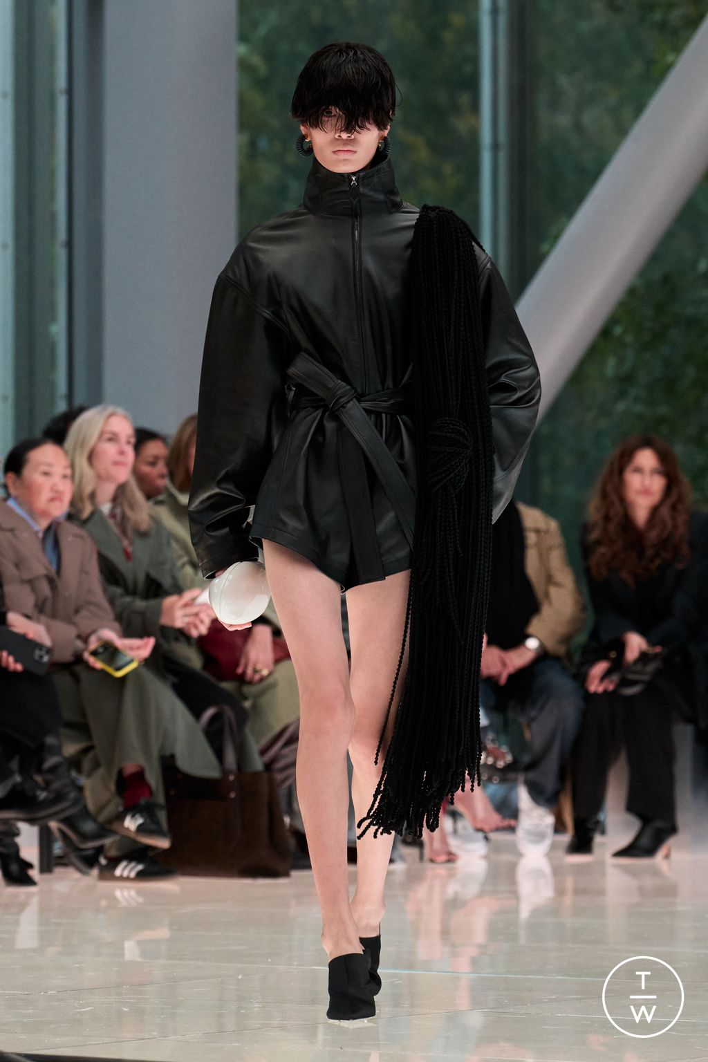 Fashion Week Paris Spring/Summer 2026 look 17 from the Alaïa collection womenswear
