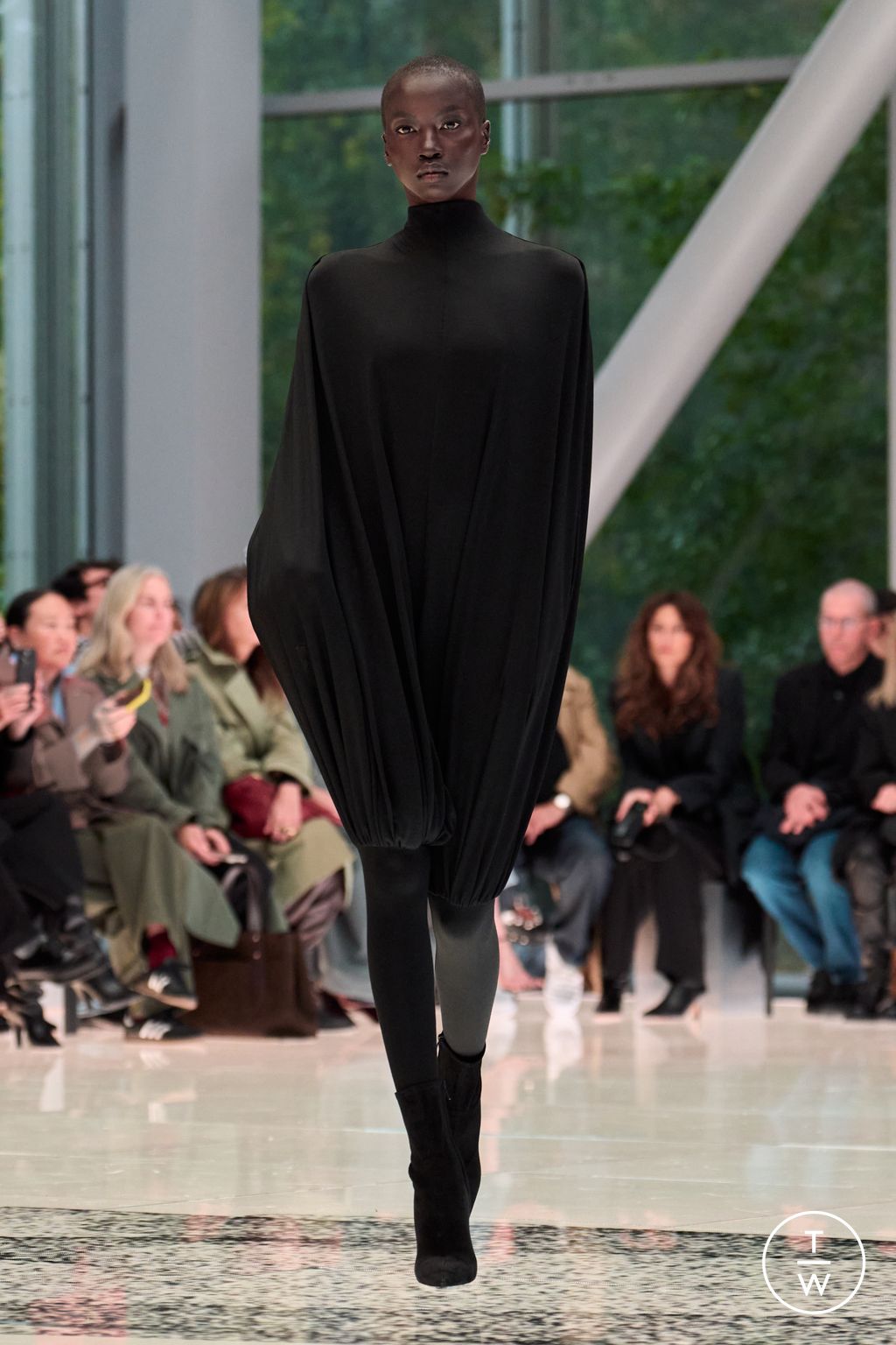 Fashion Week Paris Spring/Summer 2026 look 19 from the Alaïa collection womenswear