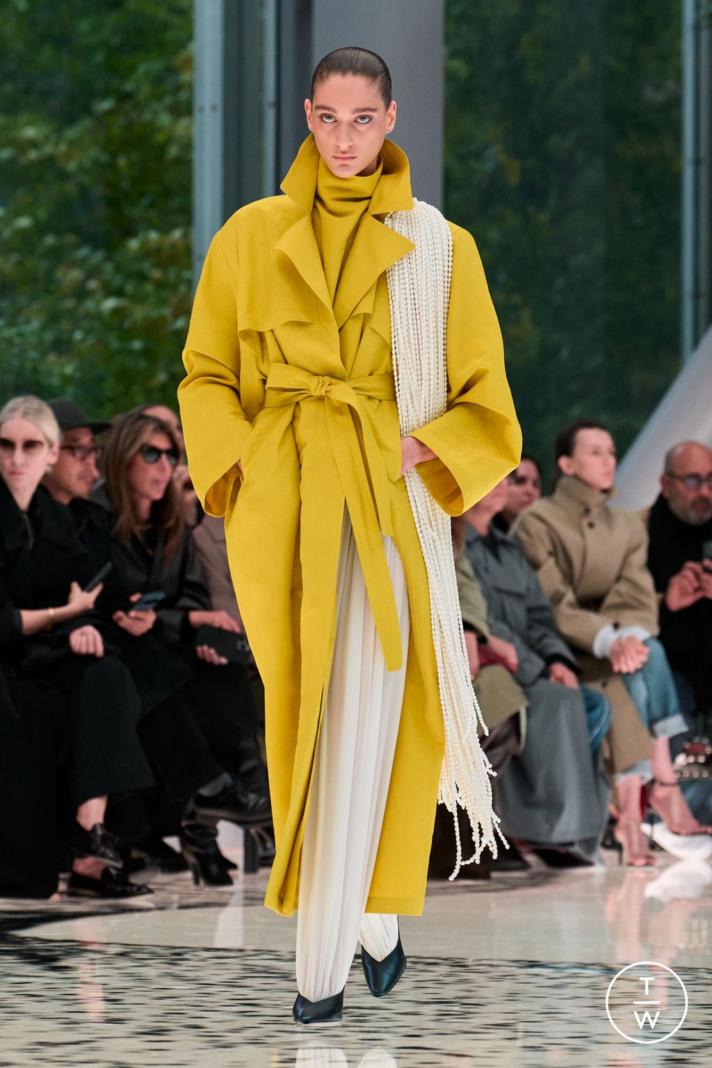 Fashion Week Paris Spring/Summer 2026 look 21 from the Alaïa collection womenswear
