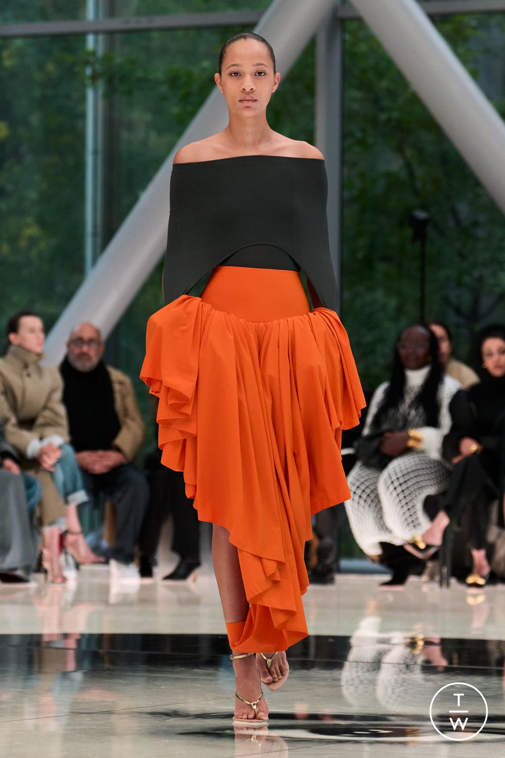 Fashion Week Paris Spring/Summer 2026 look 43 from the Alaïa collection womenswear