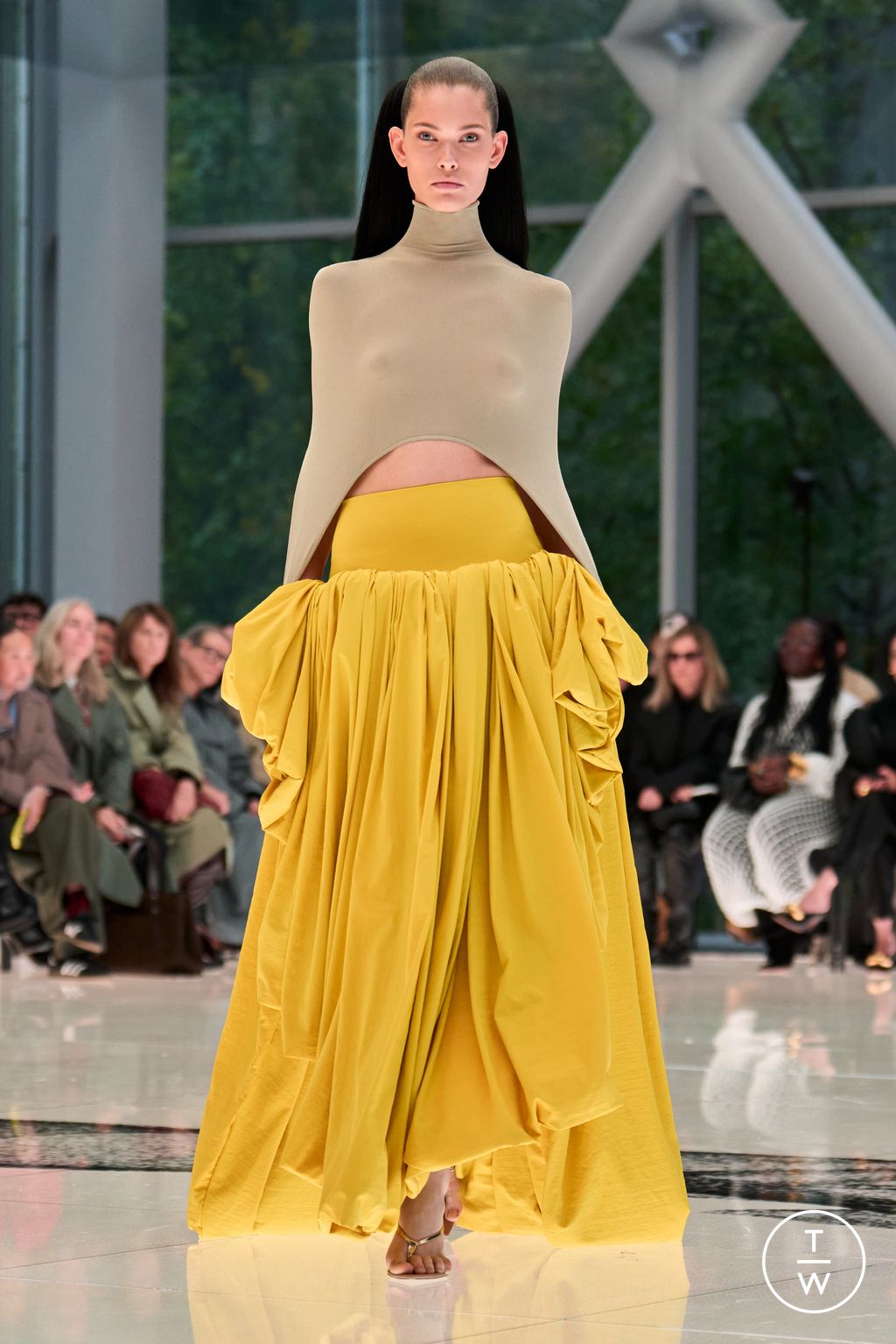 Fashion Week Paris Spring/Summer 2026 look 46 from the Alaïa collection womenswear