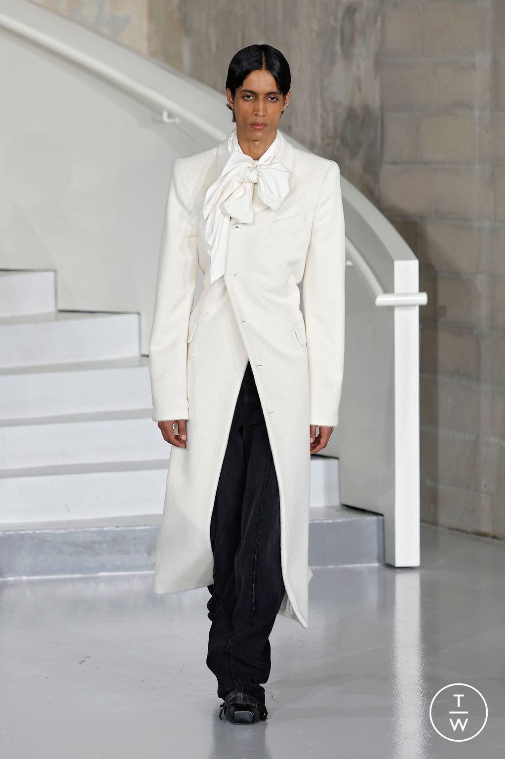 Fashion Week Paris Fall/Winter 2026 look 18 from the Alainpaul collection womenswear