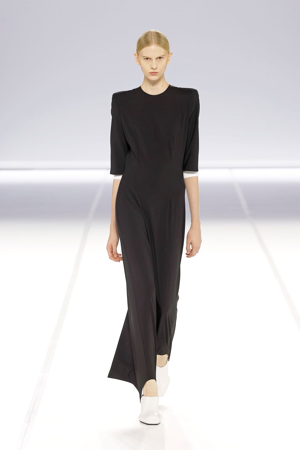 Fashion Week Paris Spring/Summer 2025 look 5 from the Alainpaul collection 女装