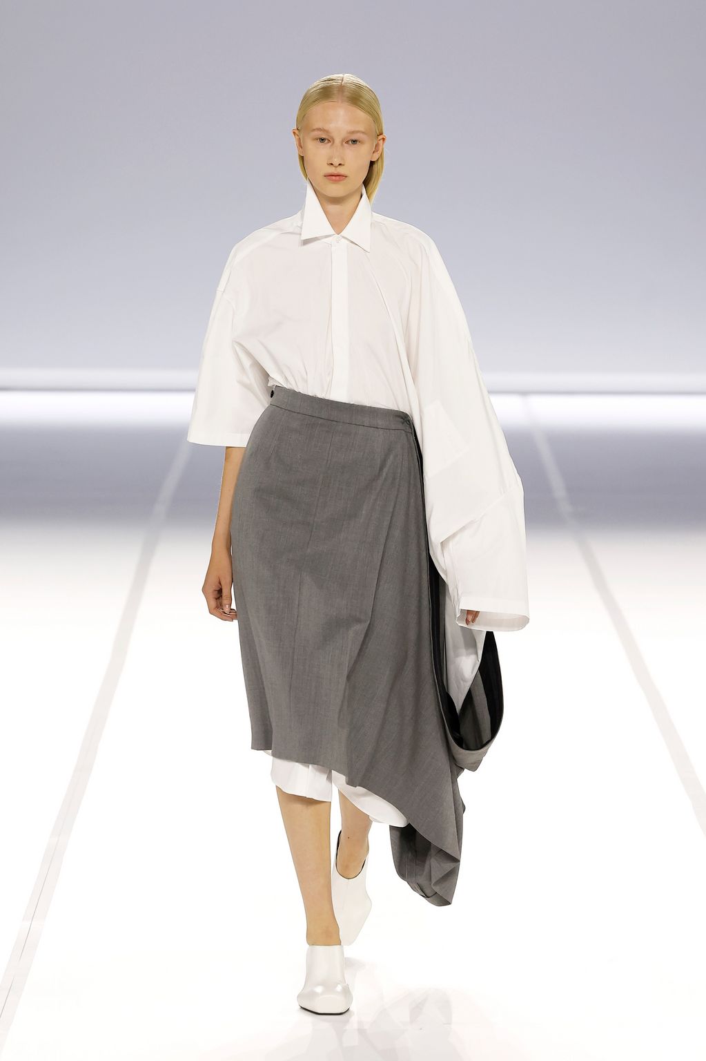 Fashion Week Paris Spring-Summer 2025 look 16 from the Alainpaul collection 女装