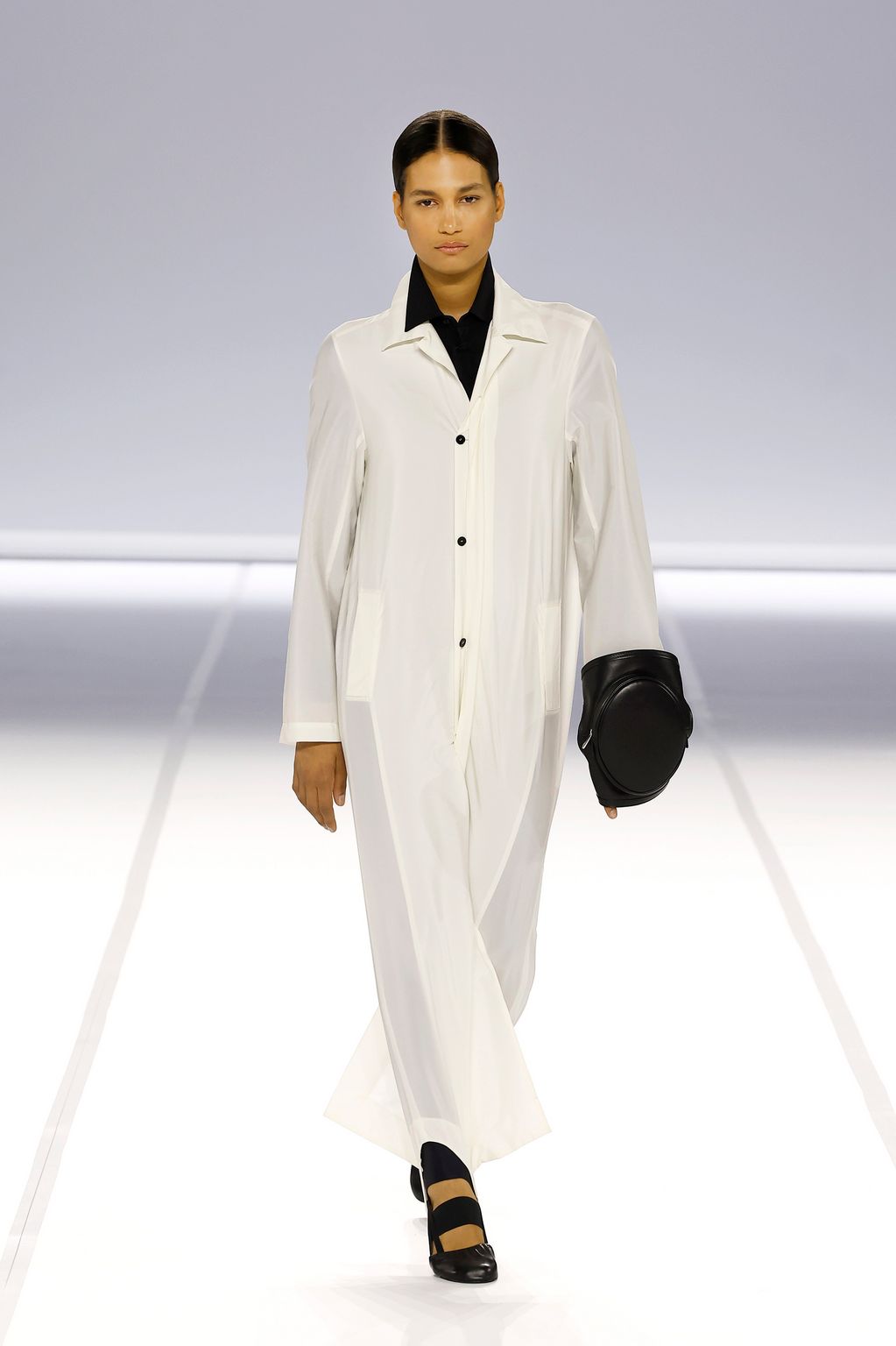 Fashion Week Paris Spring/Summer 2025 look 17 de la collection Alainpaul womenswear