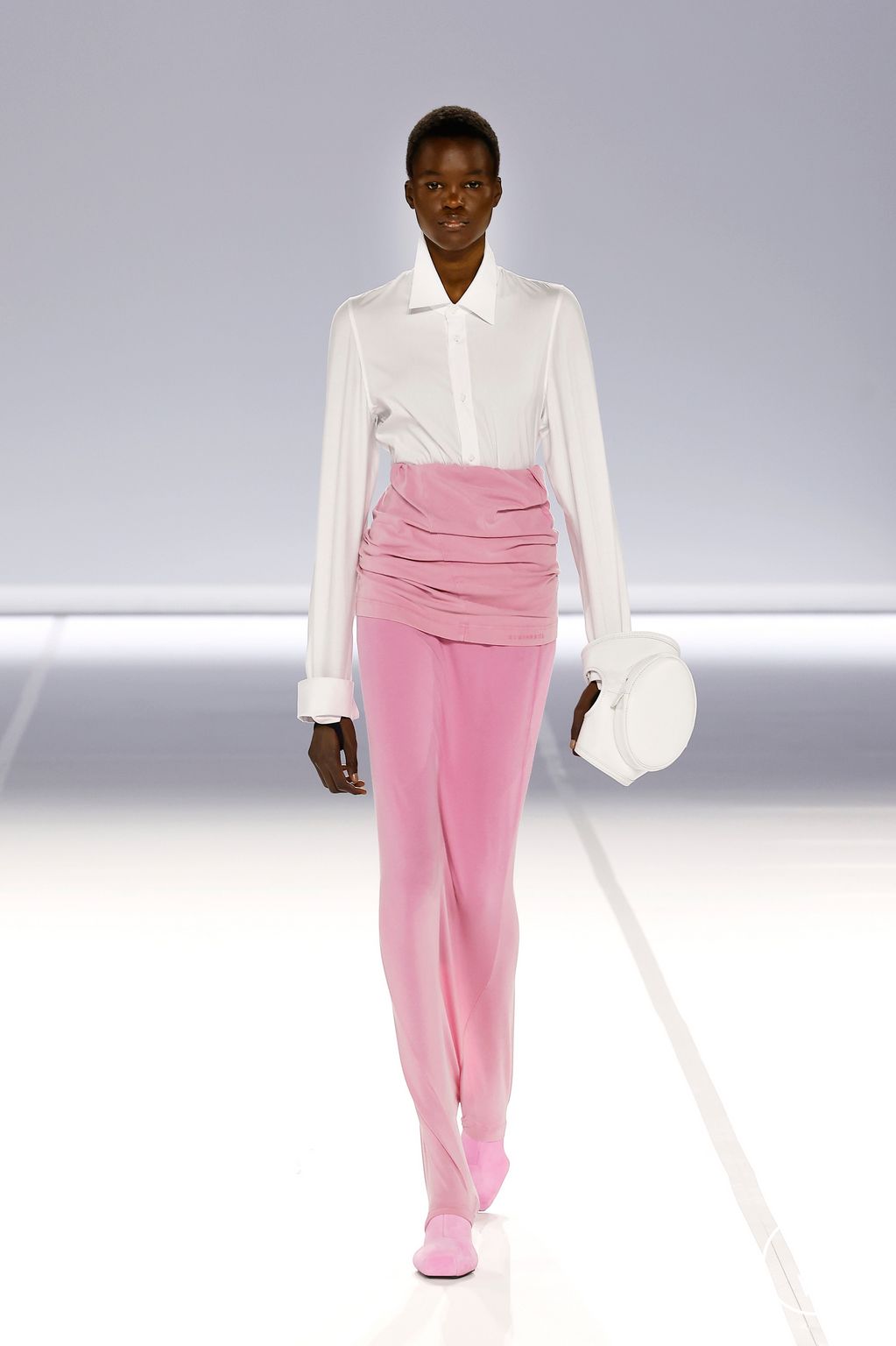 Fashion Week Paris Spring/Summer 2025 look 21 from the Alainpaul collection 女装