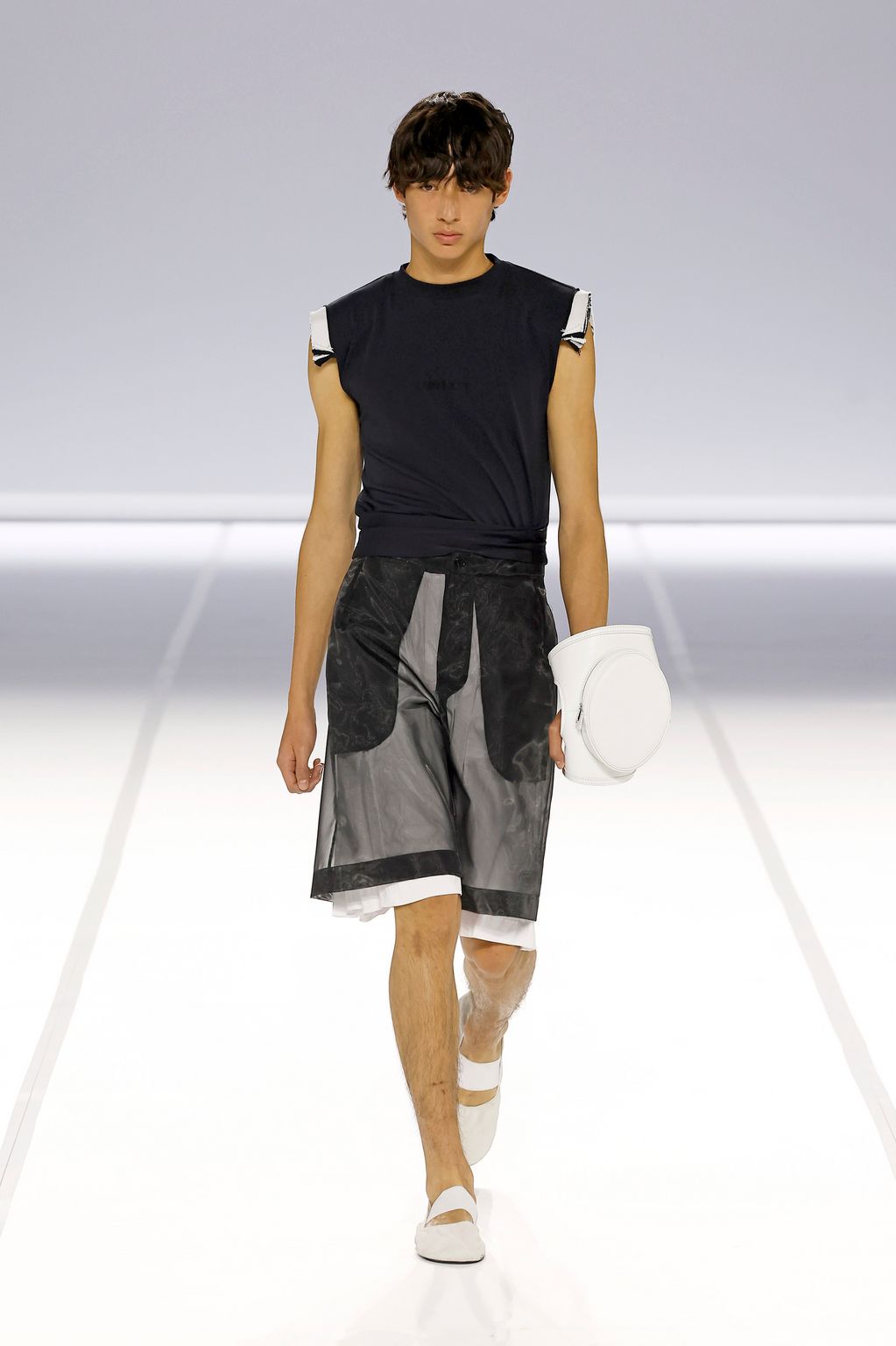 Fashion Week Paris Spring/Summer 2025 look 30 de la collection Alainpaul womenswear