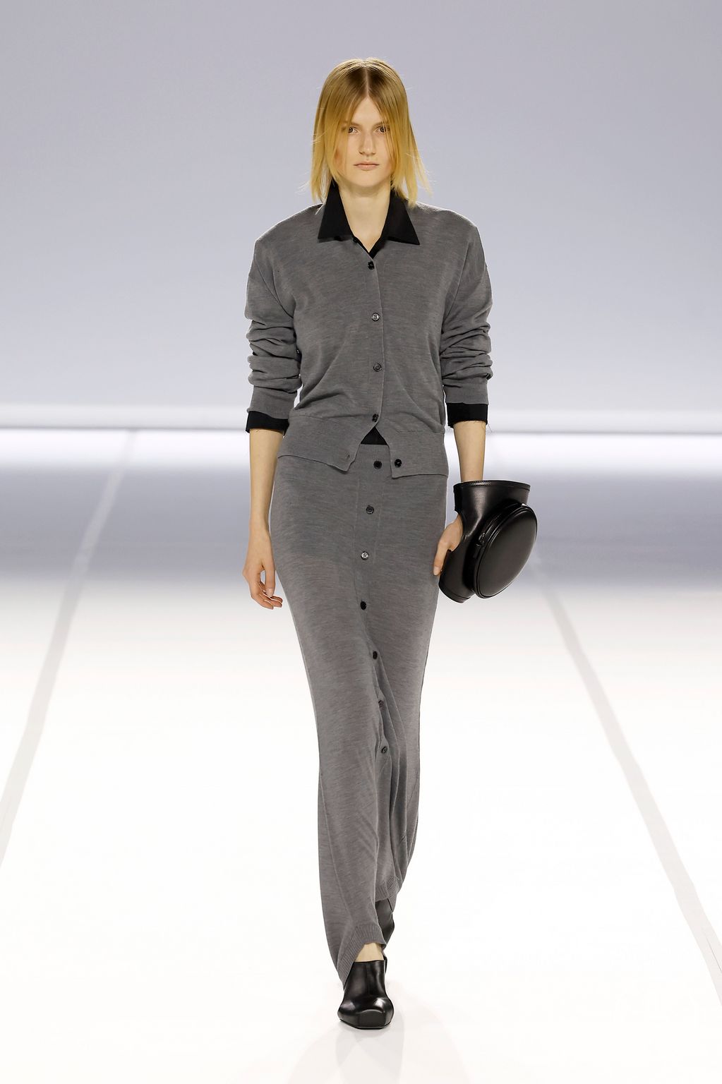 Fashion Week Paris Spring/Summer 2025 look 32 de la collection Alainpaul womenswear