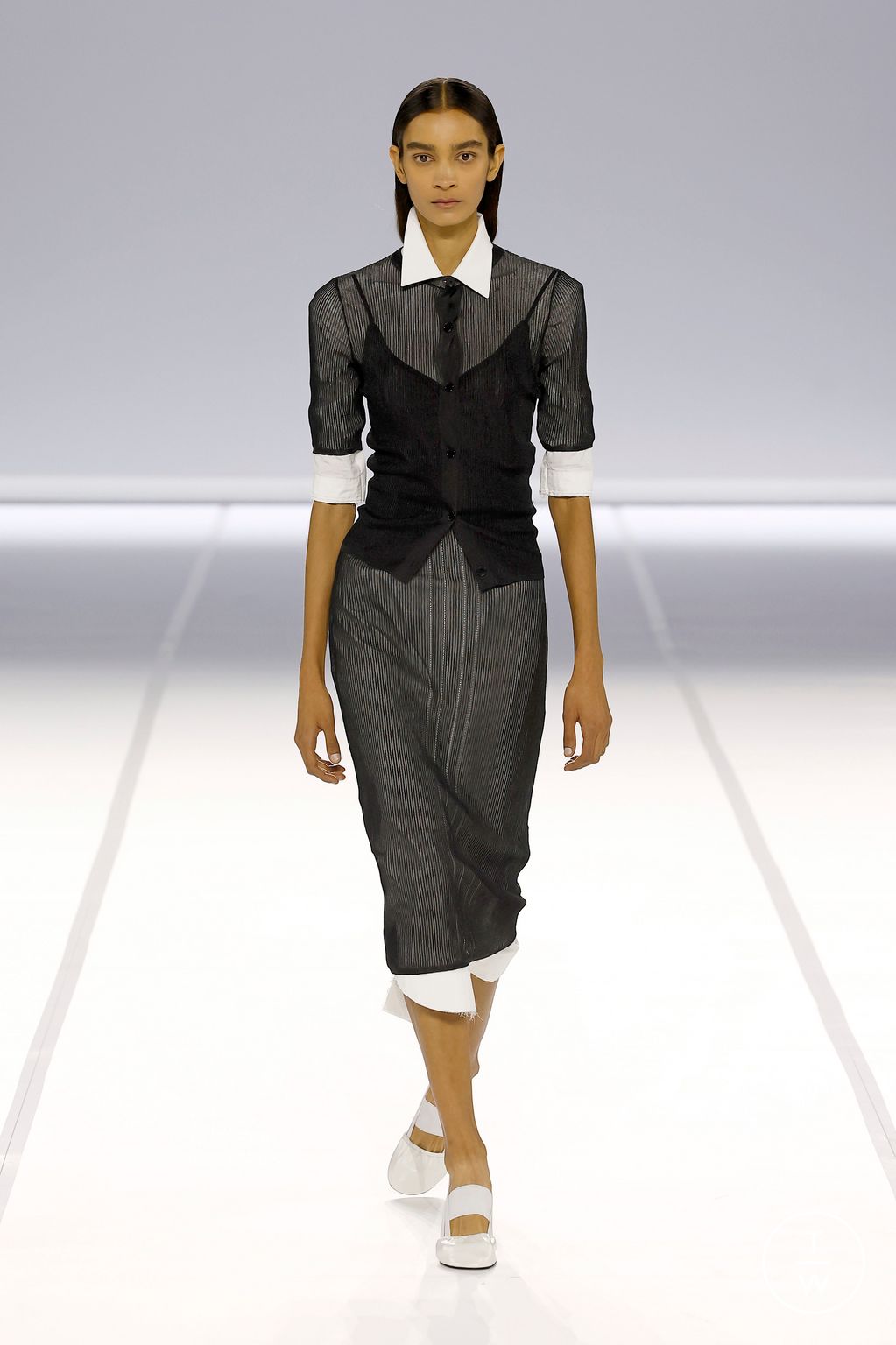 Fashion Week Paris Spring/Summer 2025 look 33 from the Alainpaul collection womenswear