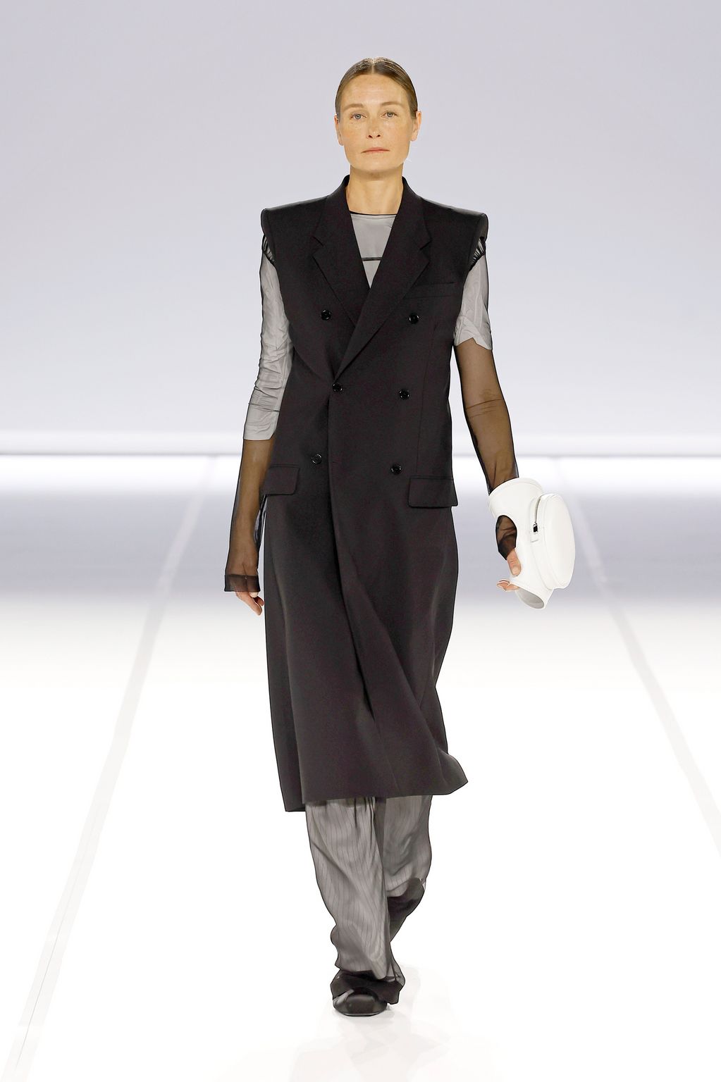 Fashion Week Paris Spring/Summer 2025 look 39 from the Alainpaul collection womenswear