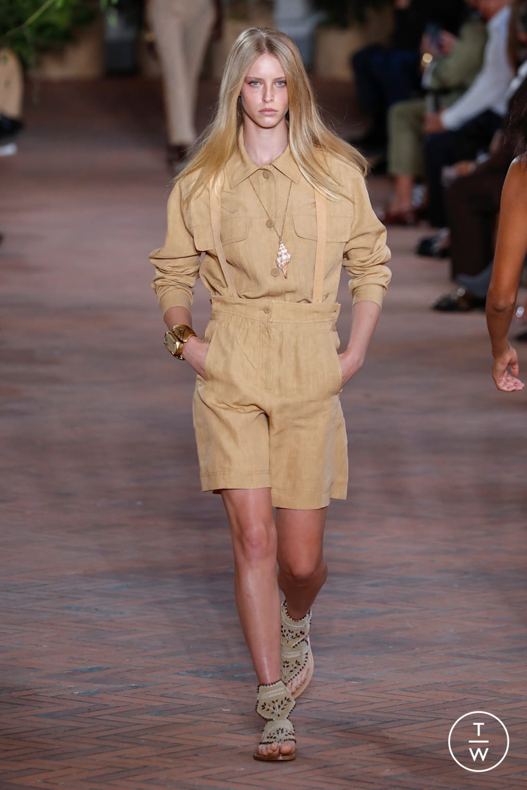 Fashion Week Milan Spring/Summer 2021 look 2 from the Alberta Ferretti collection 女装