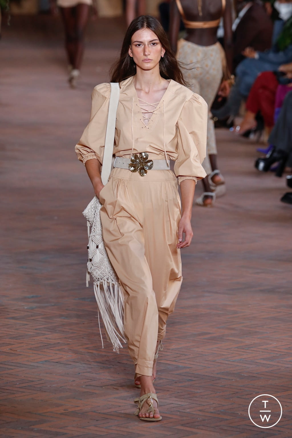 Fashion Week Milan Spring/Summer 2021 look 4 from the Alberta Ferretti collection 女装
