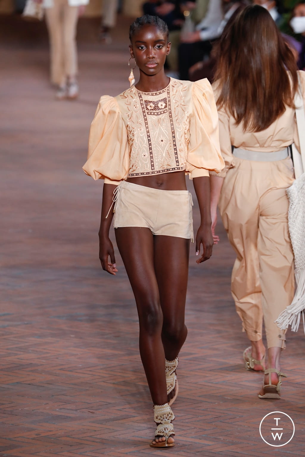 Fashion Week Milan Spring/Summer 2021 look 5 from the Alberta Ferretti collection 女装