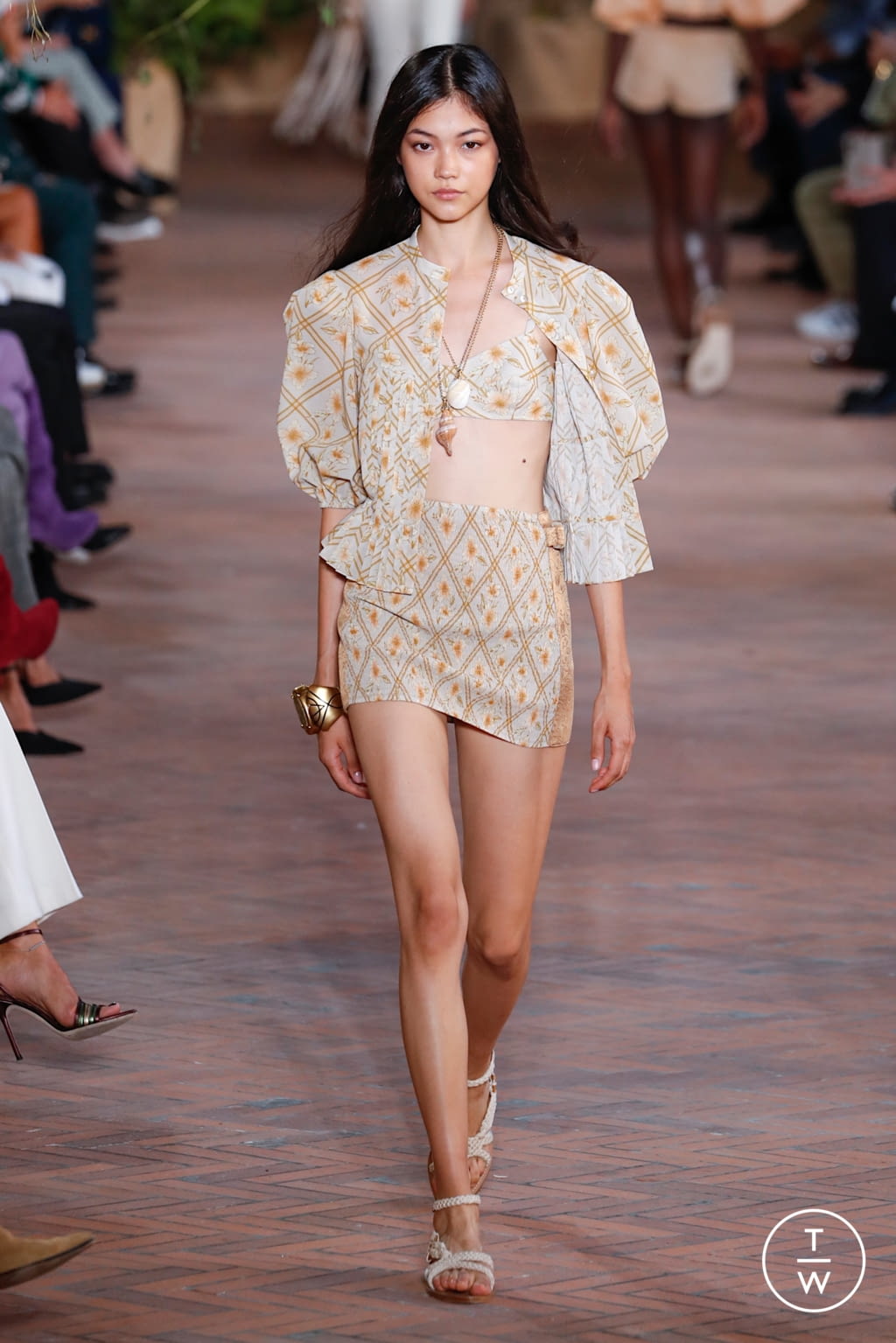 Fashion Week Milan Spring/Summer 2021 look 7 from the Alberta Ferretti collection 女装