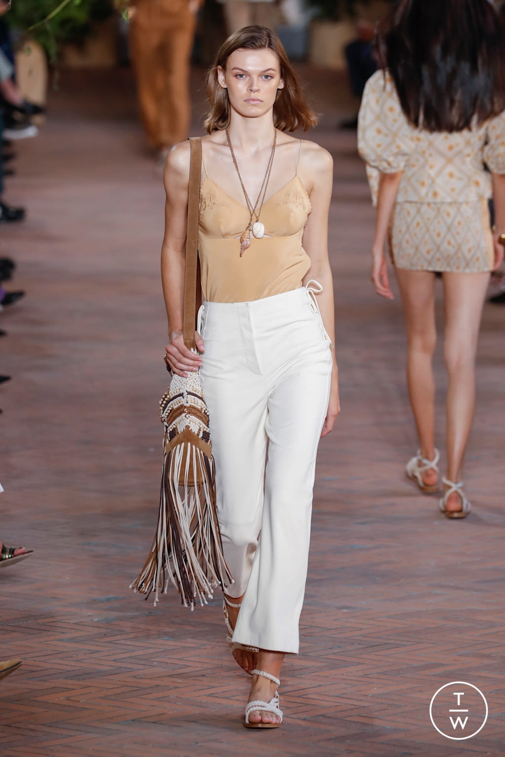 Fashion Week Milan Spring/Summer 2021 look 8 from the Alberta Ferretti collection 女装