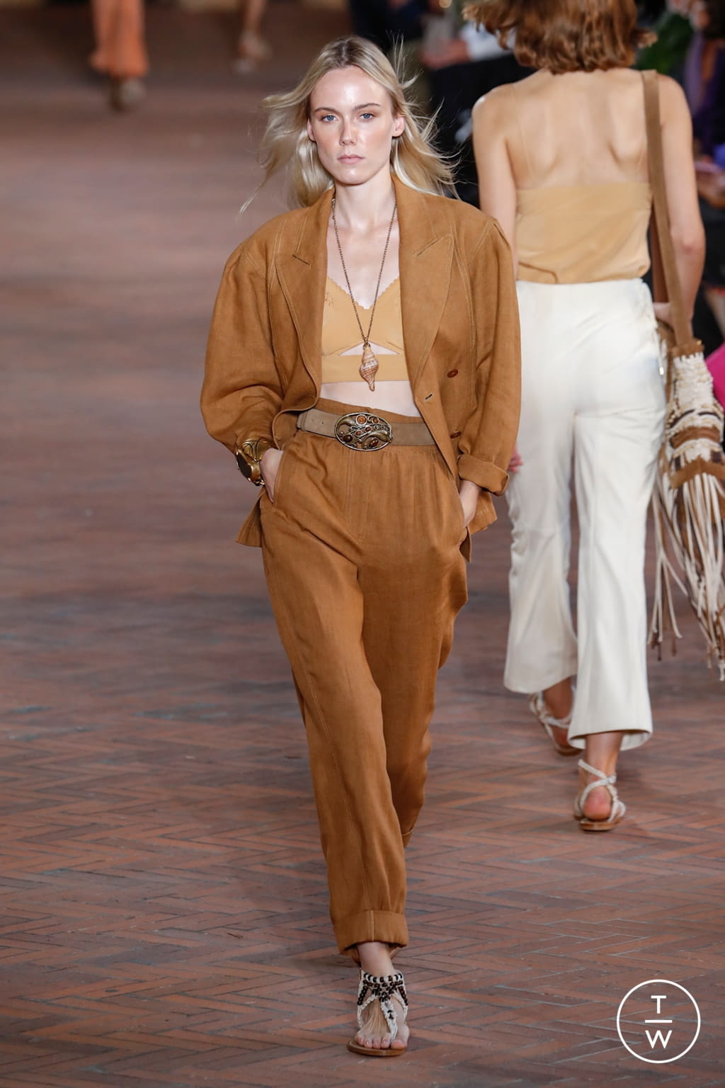 Fashion Week Milan Spring/Summer 2021 look 9 from the Alberta Ferretti collection 女装