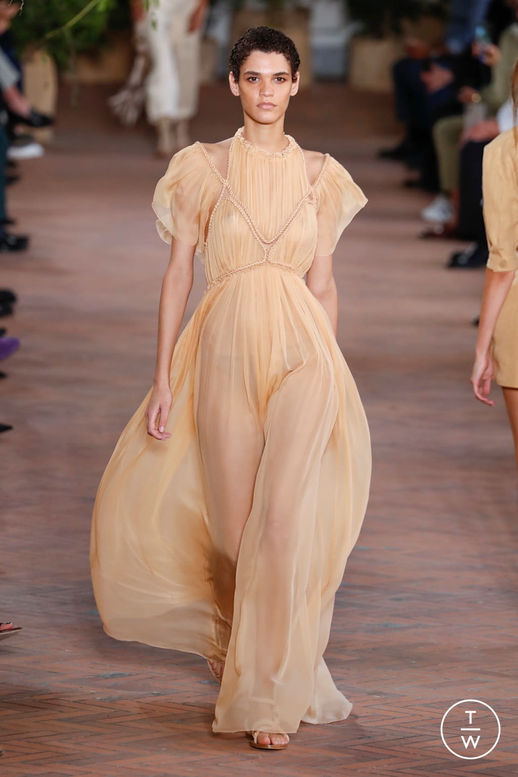 Fashion Week Milan Spring/Summer 2021 look 16 from the Alberta Ferretti collection 女装