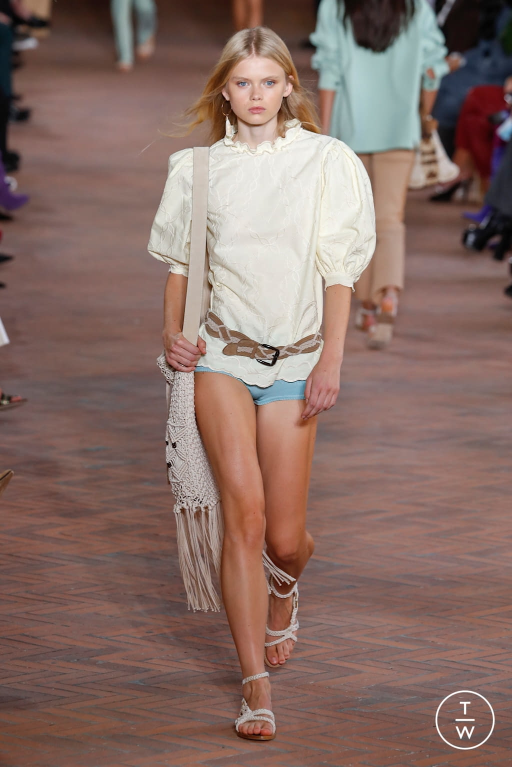 Fashion Week Milan Spring/Summer 2021 look 23 from the Alberta Ferretti collection 女装
