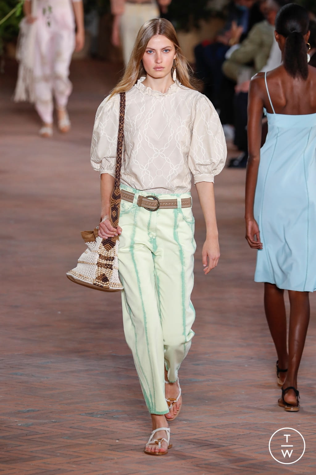 Fashion Week Milan Spring/Summer 2021 look 27 from the Alberta Ferretti collection 女装