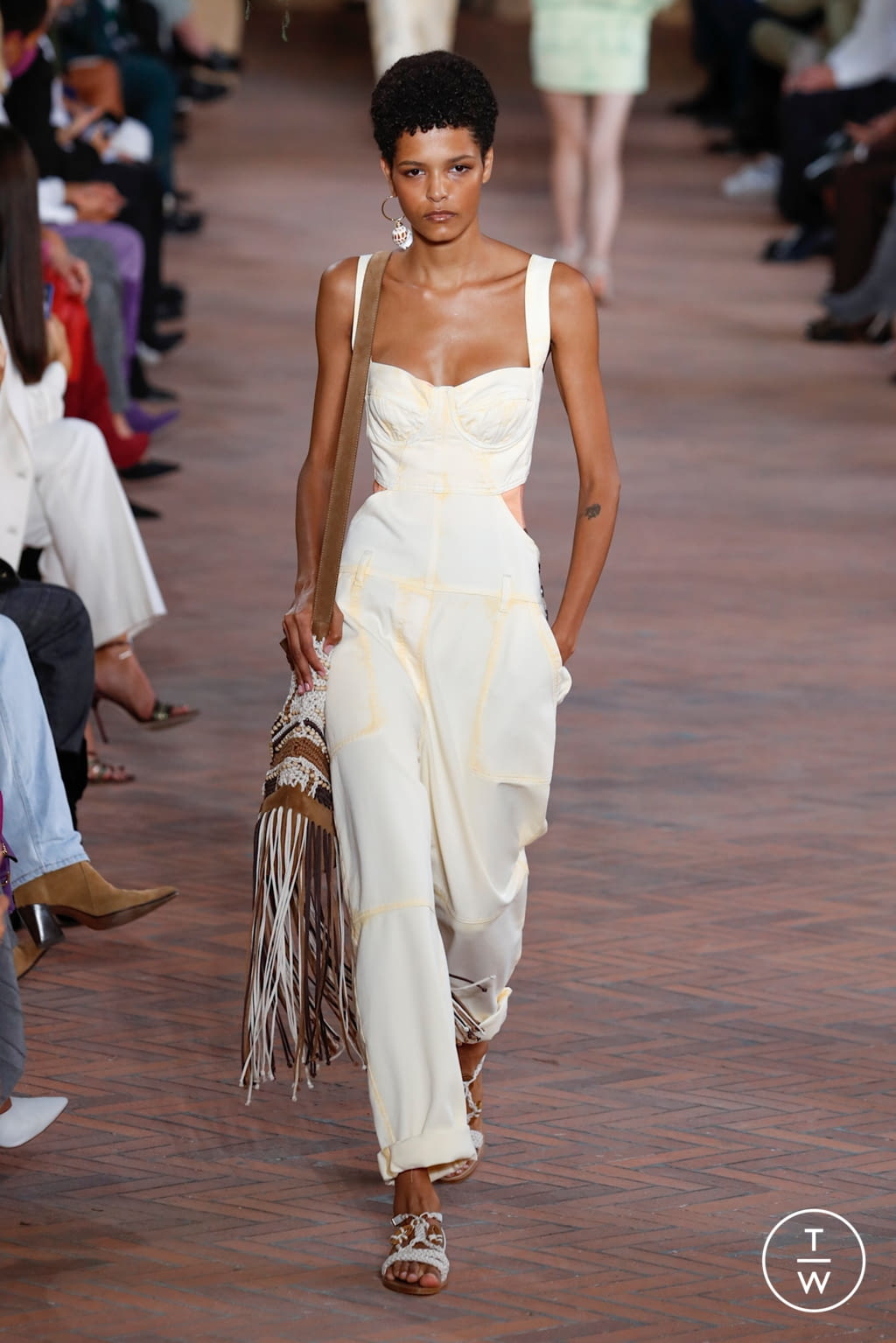 Fashion Week Milan Spring/Summer 2021 look 30 from the Alberta Ferretti collection 女装