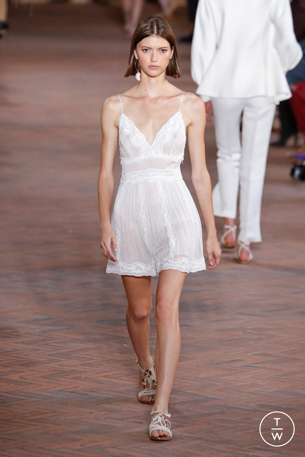 Fashion Week Milan Spring/Summer 2021 look 37 from the Alberta Ferretti collection 女装