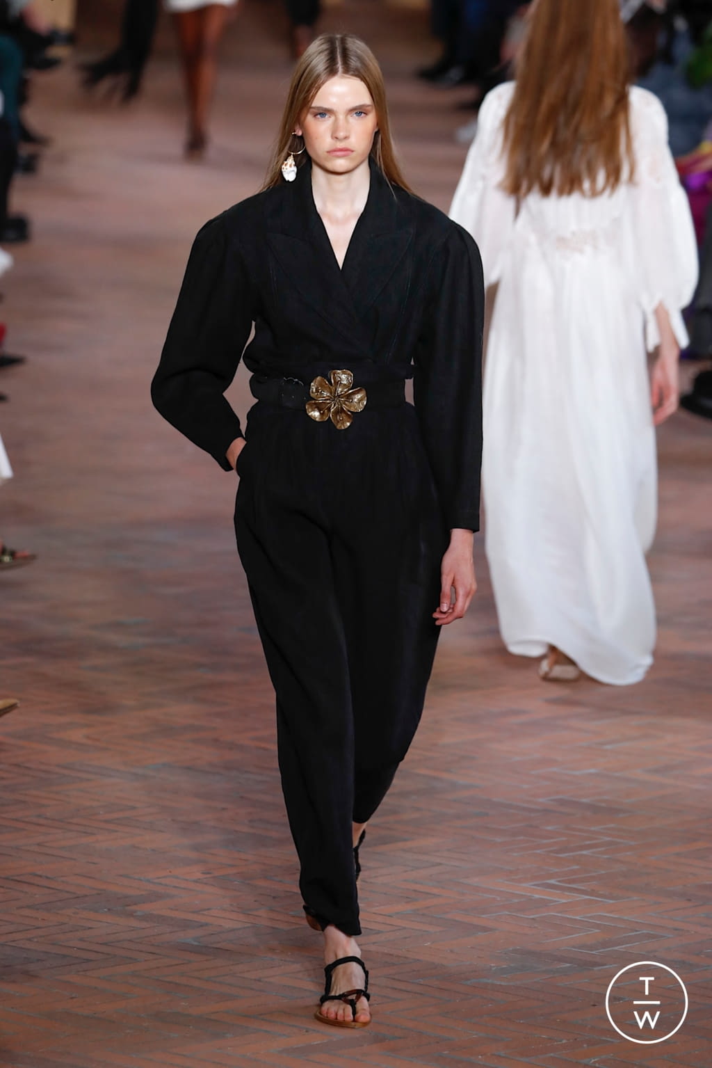 Fashion Week Milan Spring/Summer 2021 look 44 from the Alberta Ferretti collection 女装