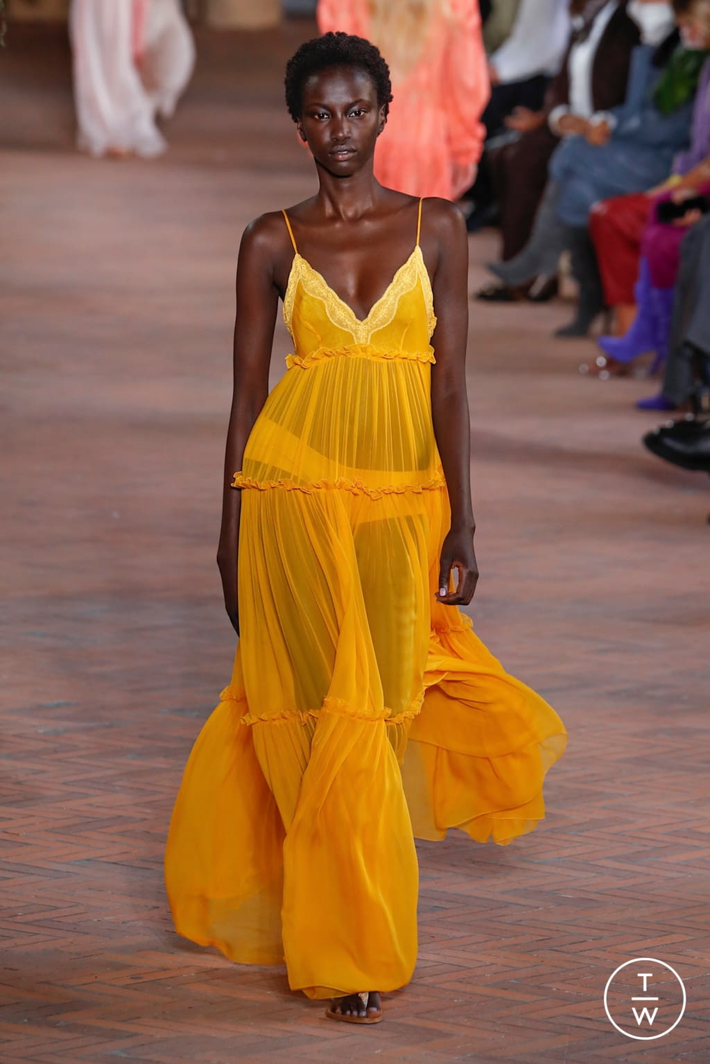 Fashion Week Milan Spring/Summer 2021 look 50 from the Alberta Ferretti collection 女装