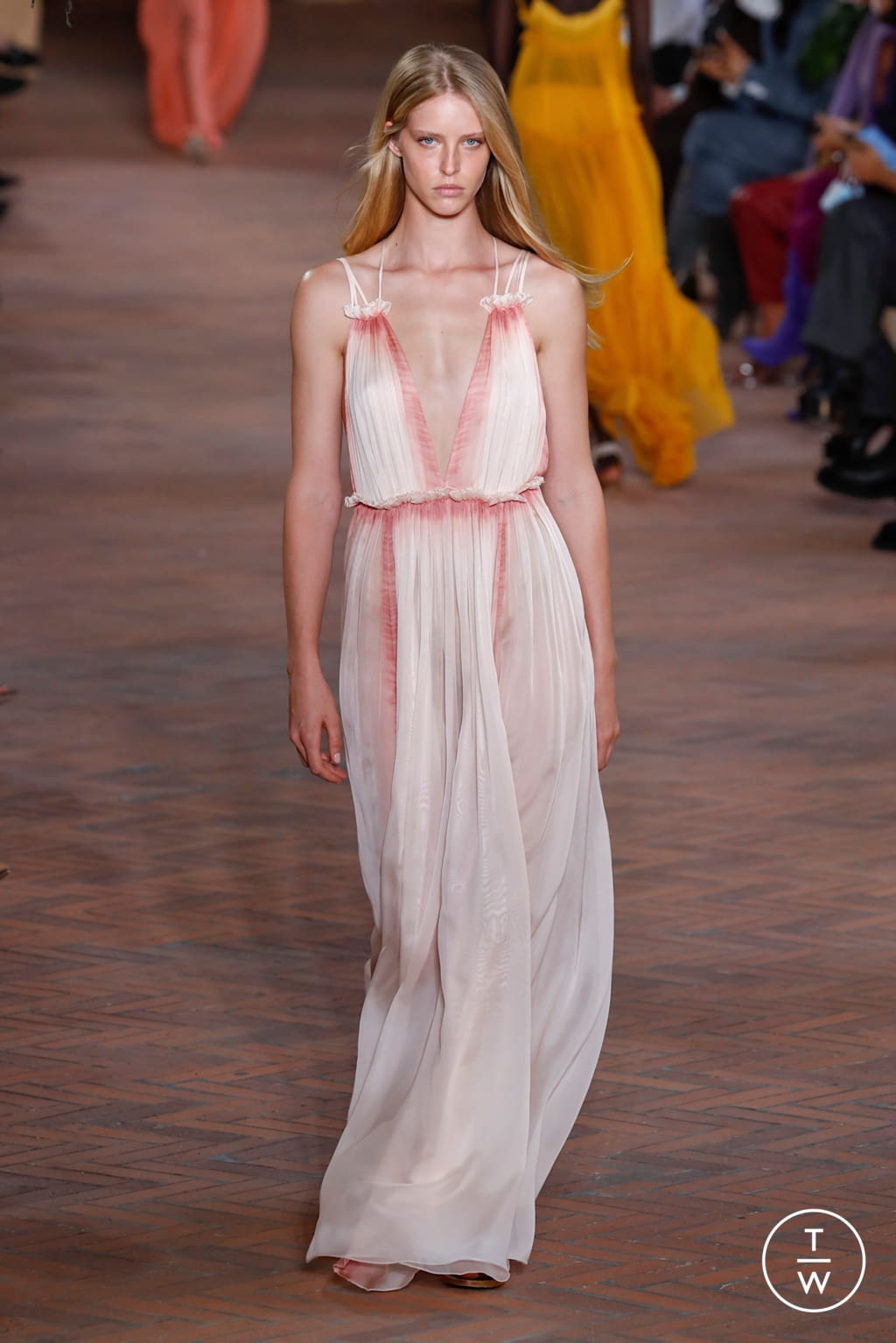 Fashion Week Milan Spring/Summer 2021 look 51 from the Alberta Ferretti collection 女装