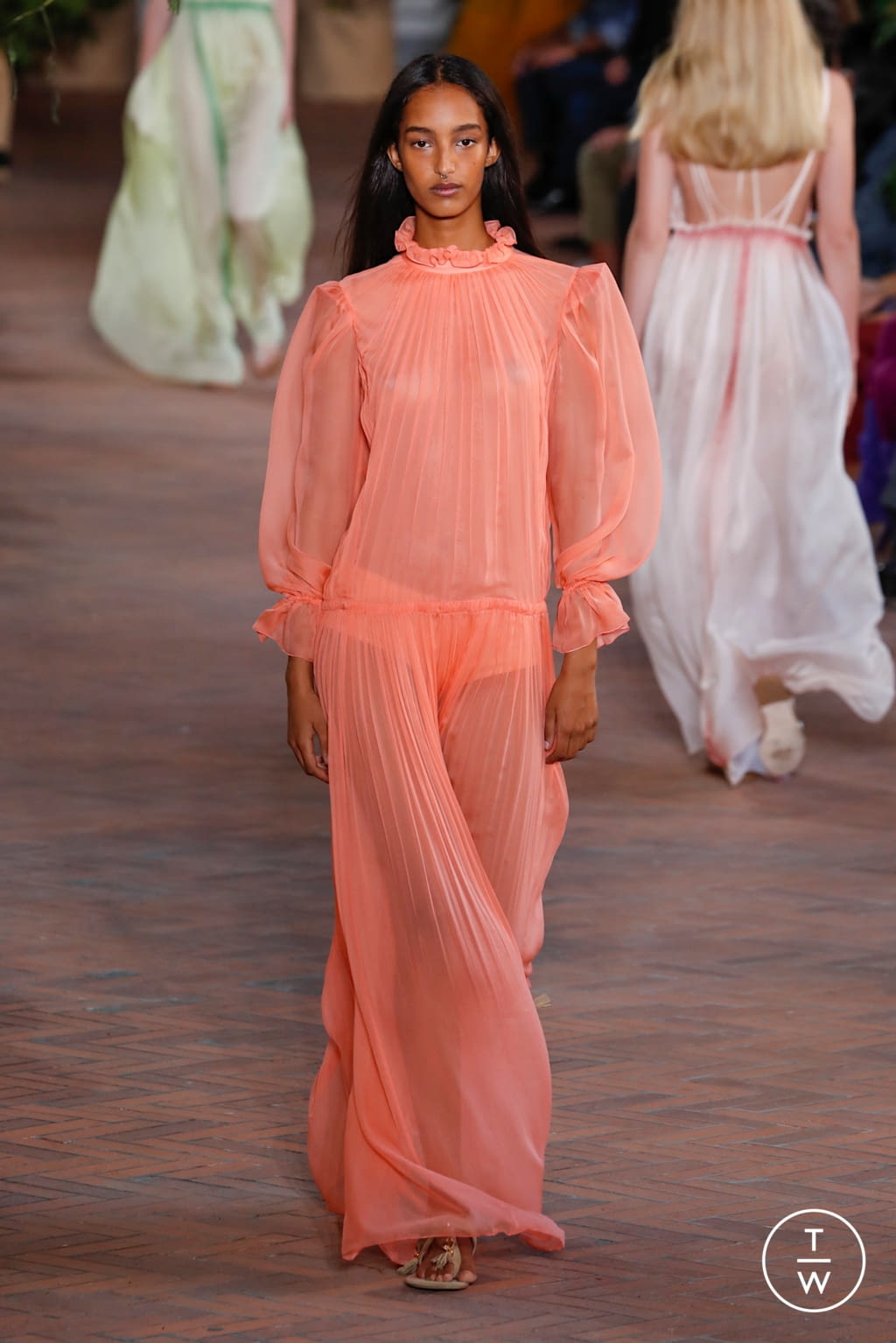 Fashion Week Milan Spring/Summer 2021 look 52 from the Alberta Ferretti collection 女装