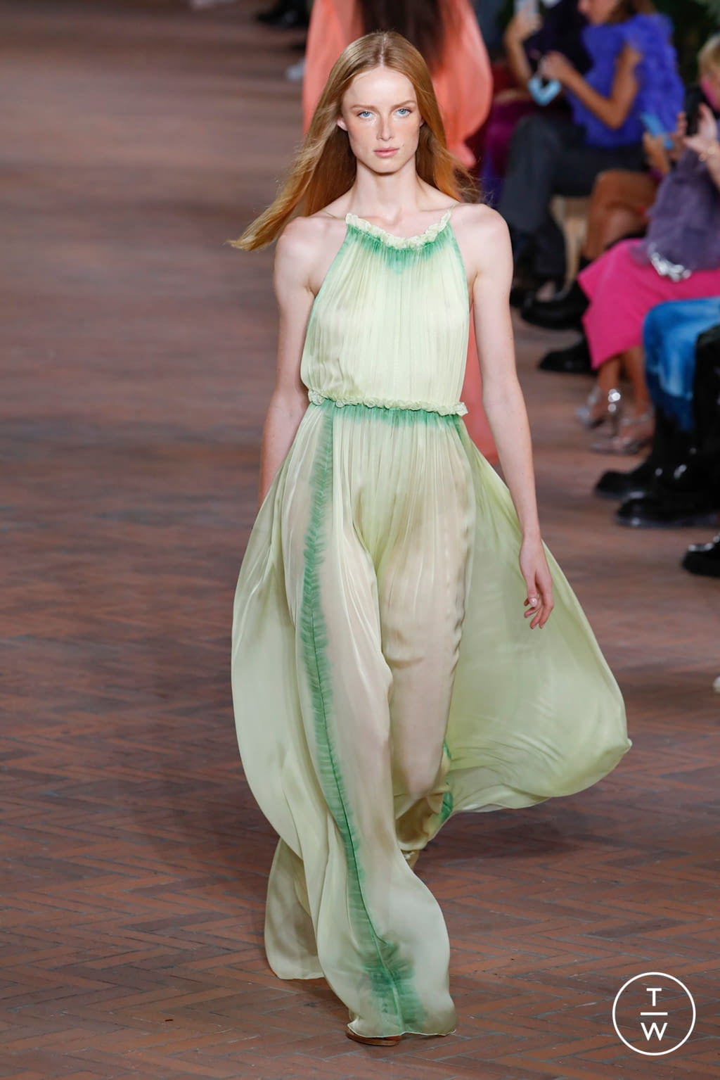 Fashion Week Milan Spring/Summer 2021 look 53 from the Alberta Ferretti collection 女装