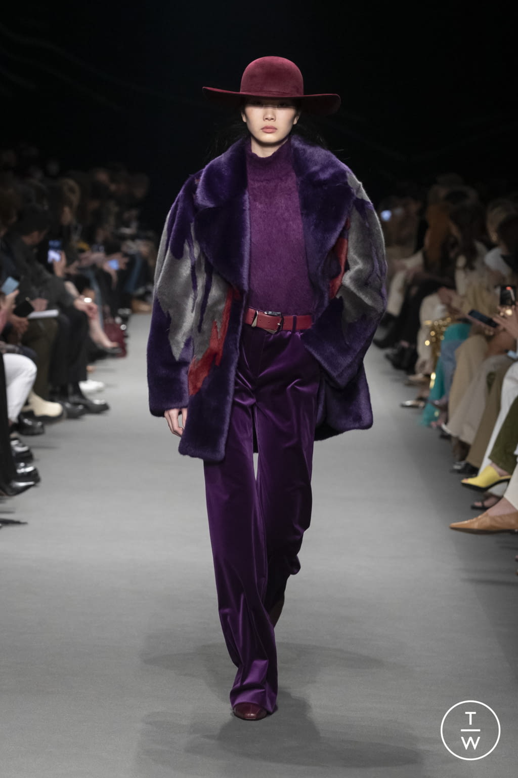 Fashion Week Milan Fall/Winter 2022 look 4 de la collection Alberta Ferretti womenswear