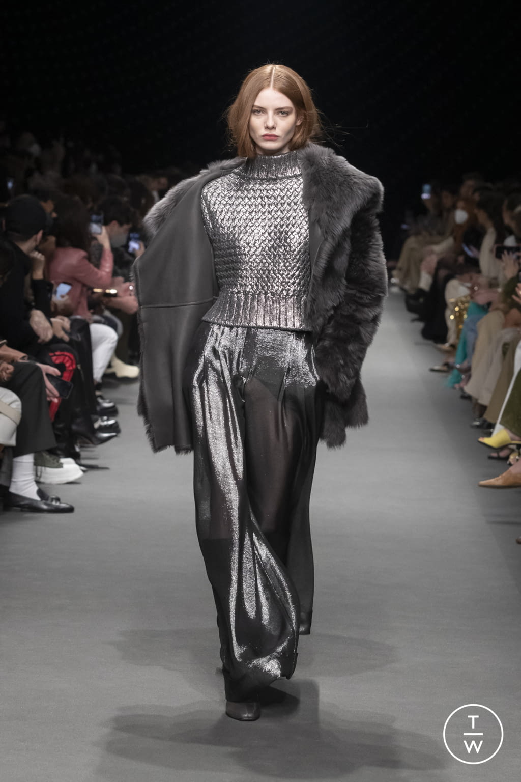Fashion Week Milan Fall/Winter 2022 look 7 from the Alberta Ferretti collection 女装